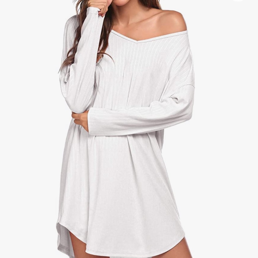 Long sleeve V-neck nightgown size L NWT